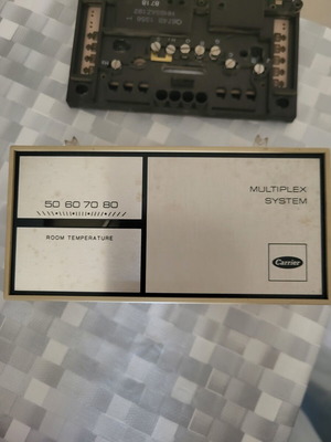 Carrier Multiplex System thermostat used, model HH93AZ192