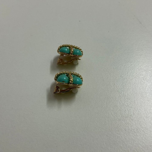 Turquoise stone clip-on earrings, gold tone