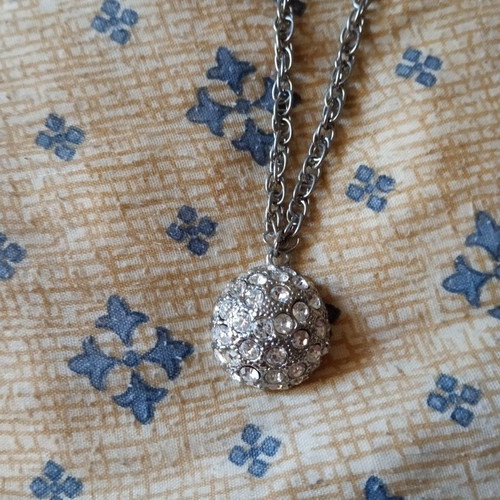 Pendant with rhinestones and long twisted chain used