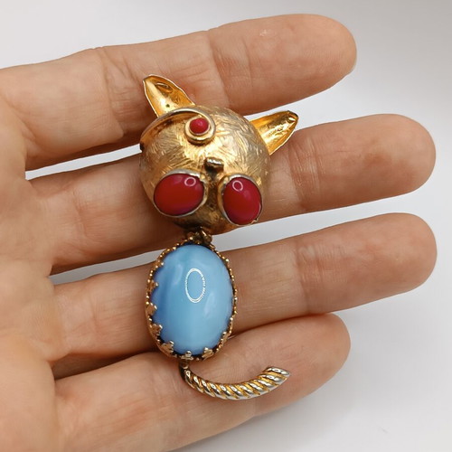 Vintage Jelly Belly Cat Brooch used, mid century 1960, gold with blue cabochon