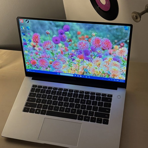 Huawei MateBook D15 i5 11th Gen 8GB RAM 256GB SSD like new