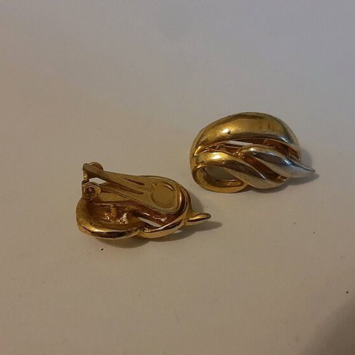 Vintage earrings with clip used