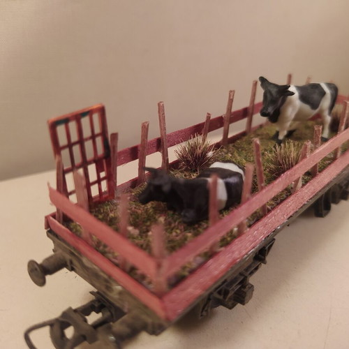 Lima model train wagon with custom weird loads like new