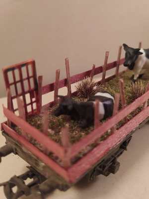 Lima model train wagon with custom weird loads like new