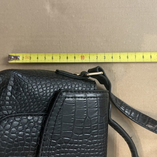 Black snake-pattern handbag like new, hand or crossbody