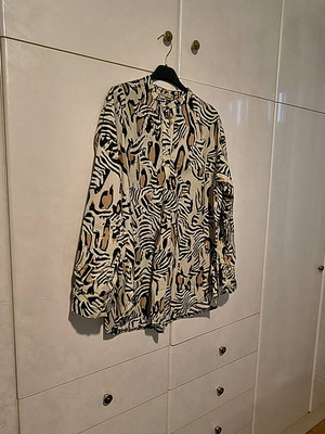 Urban shirts like new, 100% cotton, one size, black and beige
