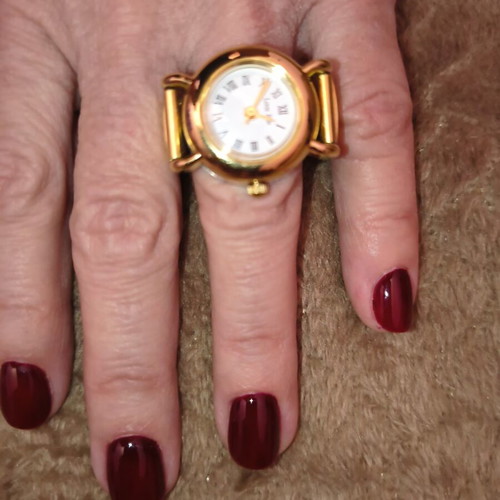 Louis pion women's watch ring like new, gold color