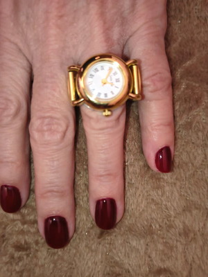 Louis pion women's watch ring like new, gold color