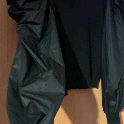 Blouse with puffed sleeves black like new size M