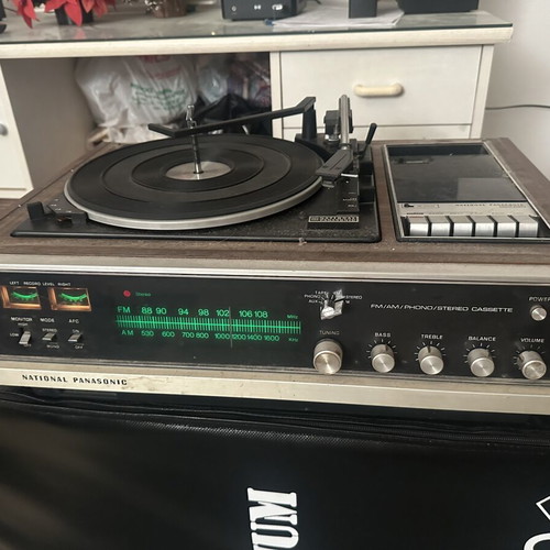 National Panasonic turntable with FM/AM/phono/stereo cassette