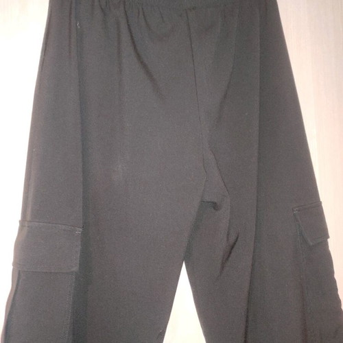 Black cargo pants used, size large