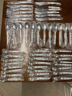 Cutlery set stainless steel with patterned handles, like new