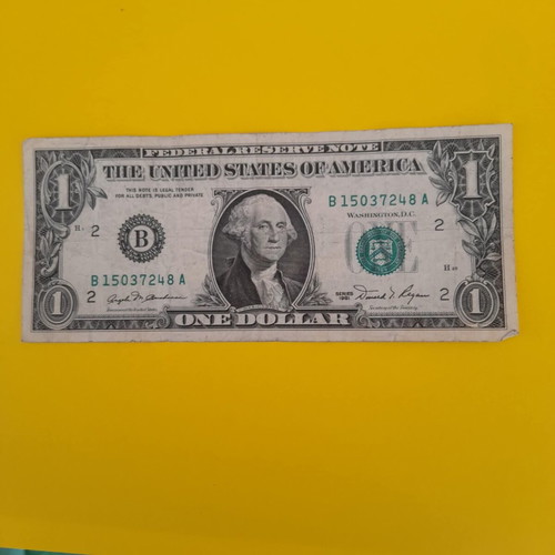 One United States dollar 1981 used in good condition