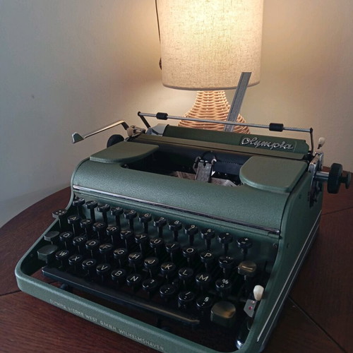 Olympia SM1 typewriter like new, portable, 1950s model