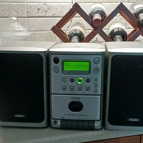 Philips Stereo-Anlage MC115/02 used with 2 speakers and CD player