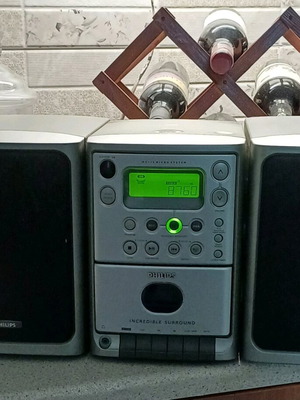 Philips Stereo-Anlage MC115/02 used with 2 speakers and CD player