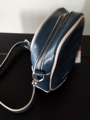 Doca crossbody bag blue croco leather texture