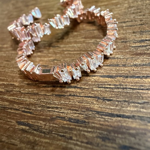 Hoop earrings with zircon in rose gold tone new