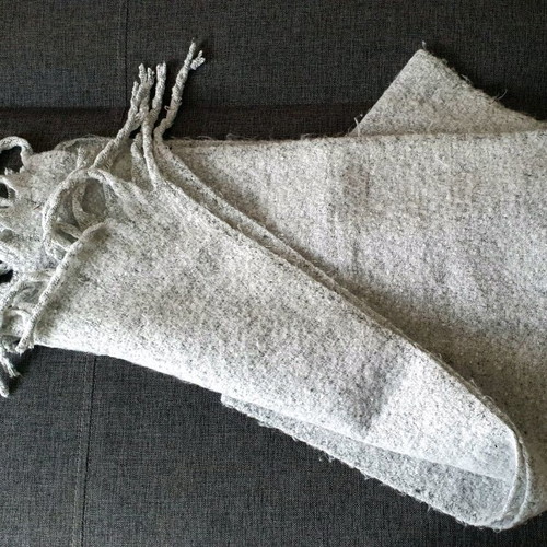 Thick gray scarf like new