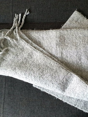 Thick gray scarf like new
