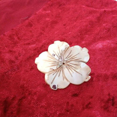 Carved coffee-yellow mother-of-pearl element with hole hibiscus shape