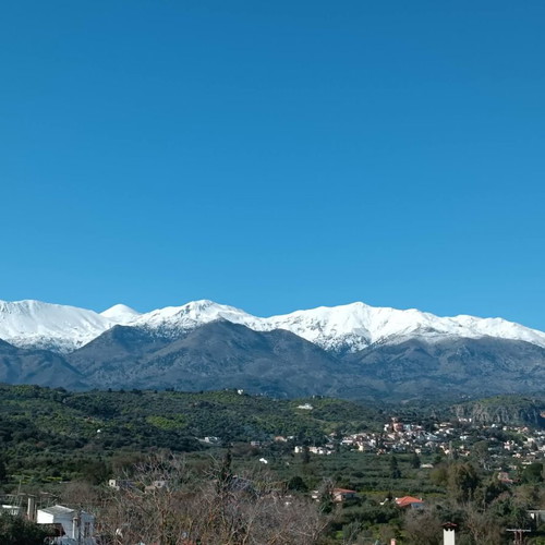 Μεζονέτα 120 τ.μ. νεόδμητη με 3 υπνοδωμάτια και πισίνα στους Αρμενούς Χανίων