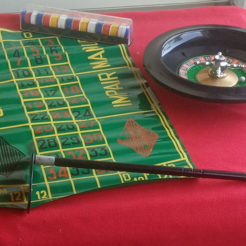 Merit De Luxe Roulette vintage board game like new