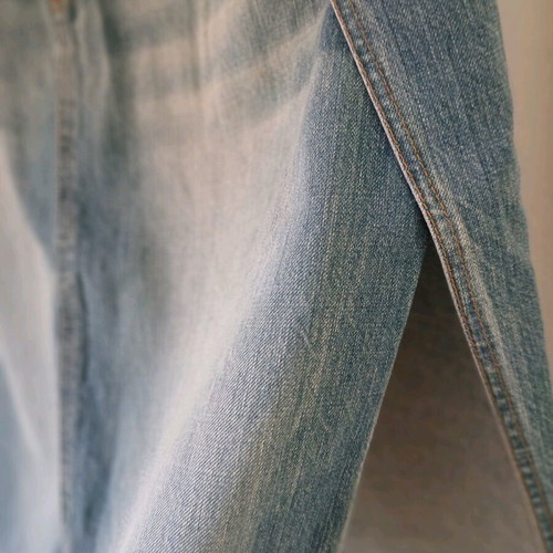 Zara denim pencil skirt like new with side slits, blue
