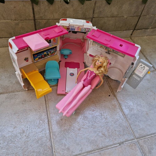 Barbie ασθενοφόρο μεταχειρισμένο μαζί με Barbie