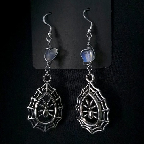 Spider & Moonstone earrings new, silver color