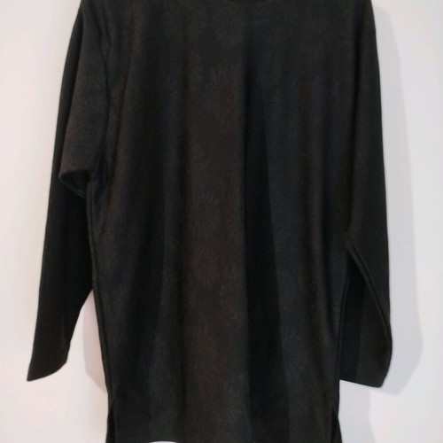 Black blouse XL, XXL like new with embossed details