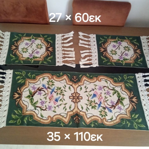 Embroidered table linen set with 2 napkins, like new
