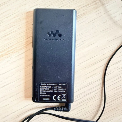 Sony mp3 player 8GB with cable and earbuds like new