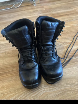 Military boots size 43