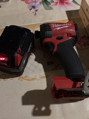 Milwaukee Fuel m18 Fid3 σαν καινούργιο, ελαφρύ με μπαταρία και φορτιστή