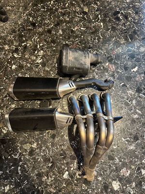 Exhaust system with headers and catalyst for GSXR 1000 K8 like new