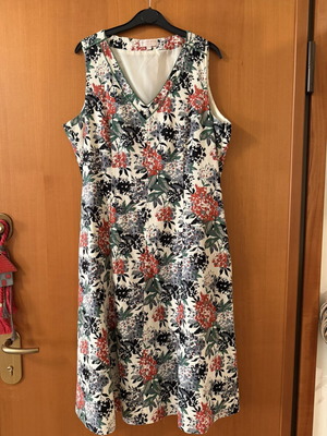 Floral dress size 42, 55% linen 45% viscose, unworn