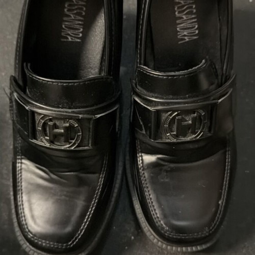 Black pumps like new with thick heel, size 37