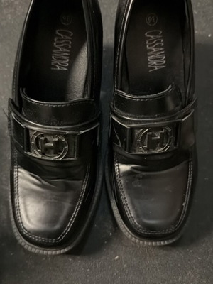 Black pumps like new with thick heel, size 37