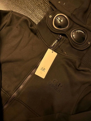 C.P. Company ζακέτα ολοκαίνουρια μέγεθος M μαύρη