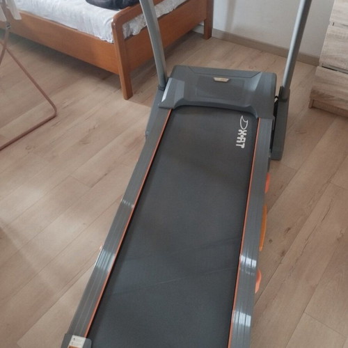 X Fit 107 Treadmill like new with fat burn and cardio programs