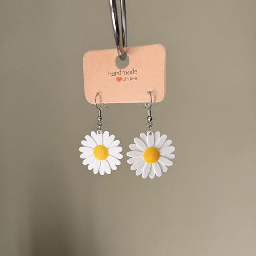 Daisy earrings brand new, white and yellow