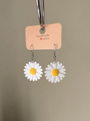 Daisy earrings brand new, white and yellow