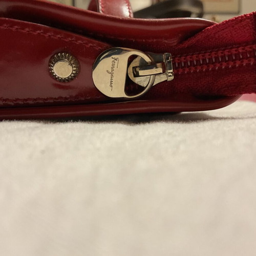 Salvatore Ferragamo crossbody bag like new, patent calfskin, Amarena
