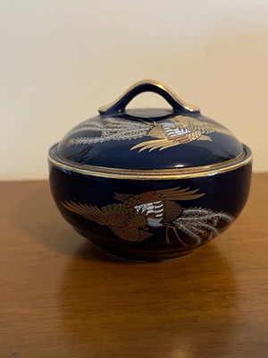 Decorative vessel Japanese style used