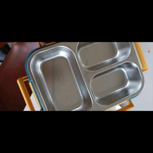 Children's stainless steel lunchbox new with 3 snack compartments
