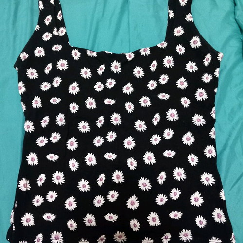 Bershka T-shirt with daisies like new, size S