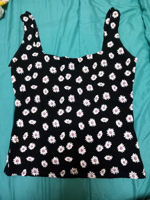 Bershka T-shirt with daisies like new, size S