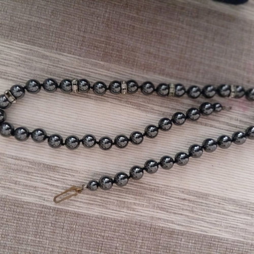 Vintage necklace used, good condition and quality