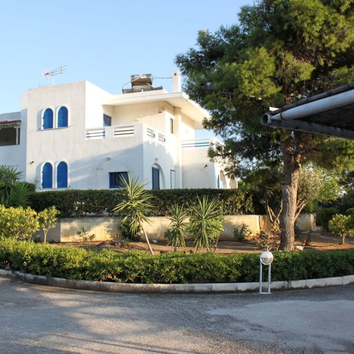 Βίλα με θέα θάλασσα στα Λεγρενά Σουνίου, 6 υπνοδωμάτια, ανακαινισμένη 2012